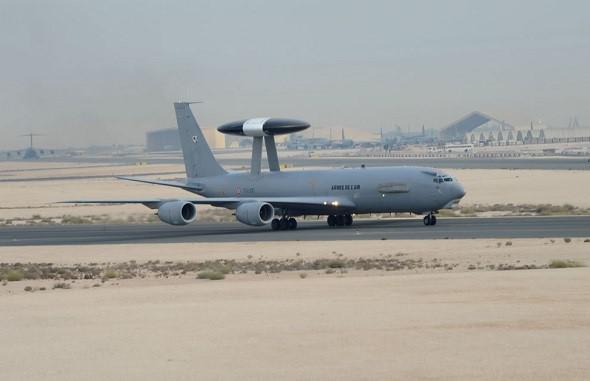 La France enverra un avion E-3F AWACS au Qatar pour surveiller la Coupe du monde de football en 2022
